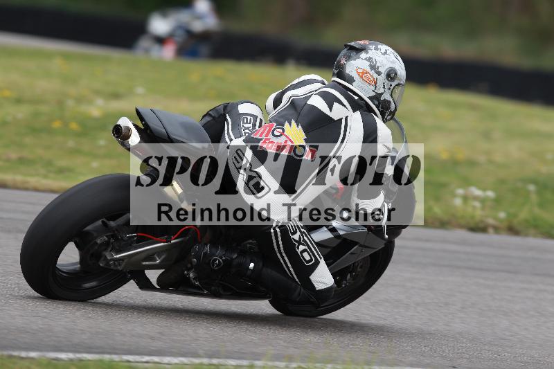 Archiv-2022/13 25.04.2022 Plüss Moto Sport ADR/Freies Fahren/backside